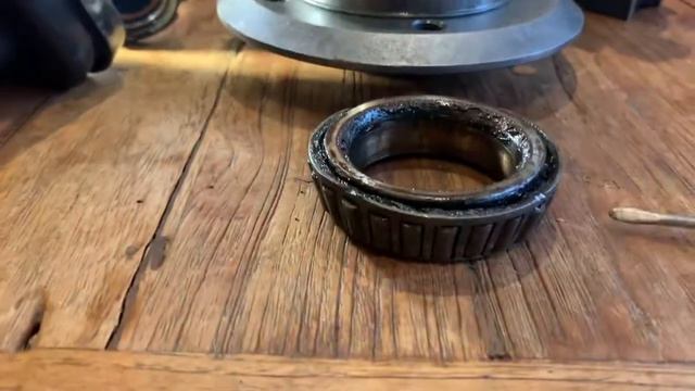 Mercedes R107 rear hub refurb and bearing removal смотреть онлайн