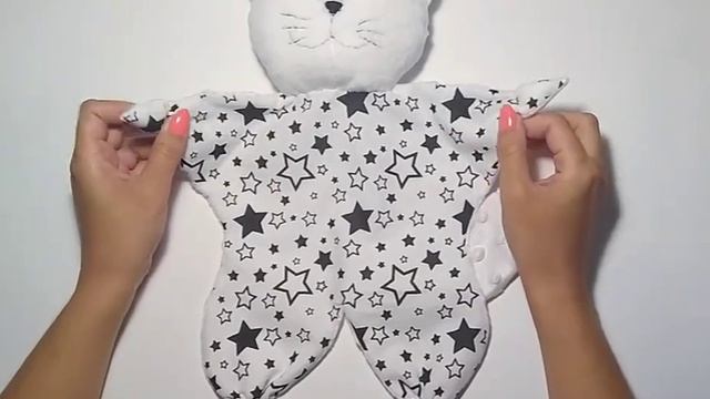 Комфортер кот. Игрушка для новорожденных своими руками. Видеообзор/Baby comforter смотреть онлайн