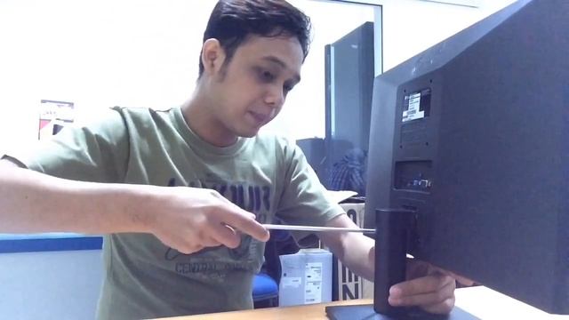 Monitor LG 20MK400B - UnBoxing смотреть онлайн