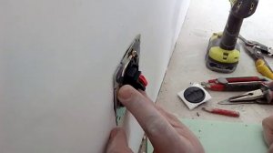Установка аудио розетки.