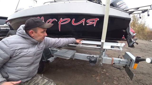 Подъем лодки на прицеп МЗСА с роликовыми ложементами