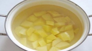 Щи из кислой капусты с сосисками