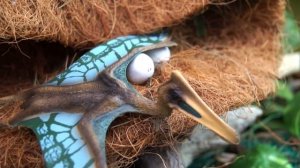 ЯЙЦО И БЕЗУМНЫЙ ПЛАЧ! Тираннозавр и бедный птеродактиль! Мультик о динозаврах. Игрушки