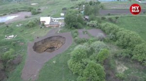 Гигантский провал в селе Дедилово Тульской области: съемка с квадрокоптера