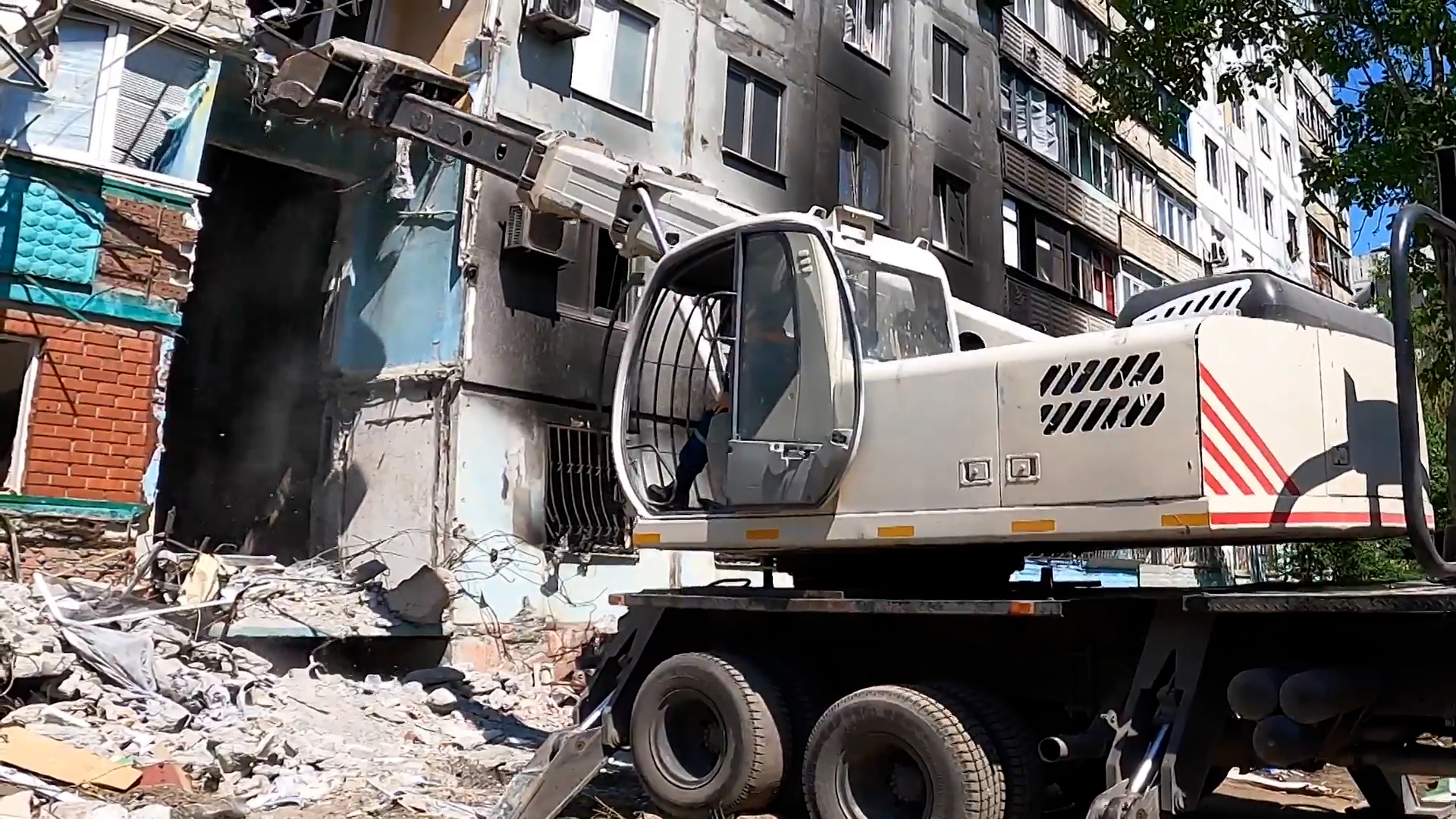 Dịch vụ khẩn cấp của St. Petersburg tham gia hỗ trợ khôi phục thành phố Mariupol