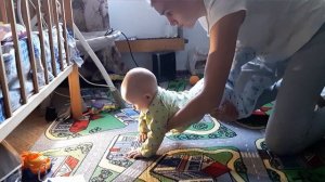 Как научить малыша ползать // Упражнения