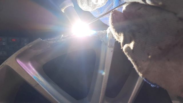 Шиномонтаж. Сварка аргоном. Варим литой диск. смотреть онлайн