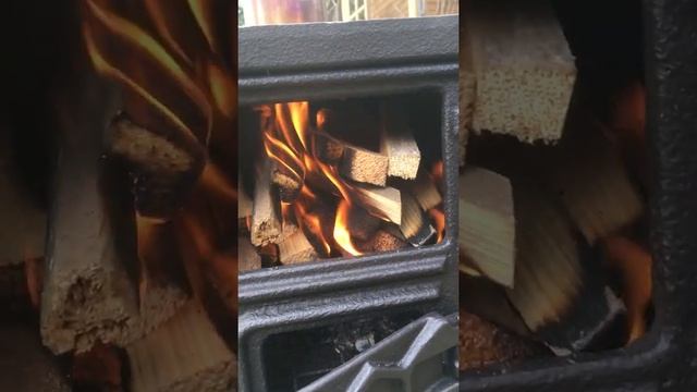 Чугунная советская печка "Буржуйка". Отреставрированная и окрашенная в черный цвет. смотреть онлайн