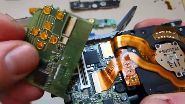 Changer les bouttons arrière d'un appareil photo numérique simplement :  4/9 смотреть онлайн