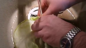 КАК ЛЕГКО ОТДЕЛИТЬ КАПУСТУ ДЛЯ ГОЛУБЦОВ БЕЗ ВАРКИ?