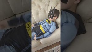 Бэтмен у доктора. У Бэтмена заболел живот.