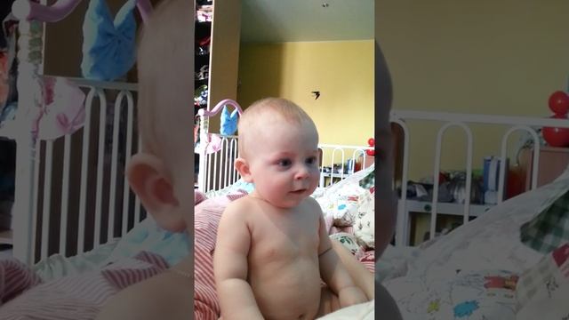 Малыш заразительно смеется смотреть онлайн