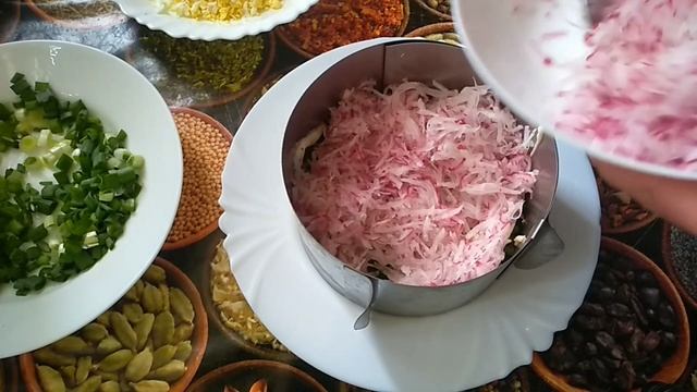 салат с редиской и яйцом.