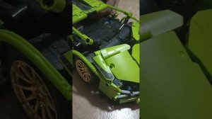 ламба из деталей лего техник на пульте управления