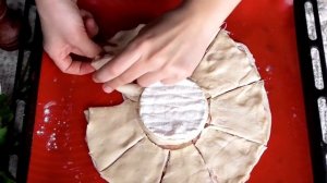ТВИСТЫ С БЕКОНОМ И ЗАПЕЧЕННЫМ КАМАМБЕРОМ // TWISTS WITH BACON AND BAKED CAMEMBERT