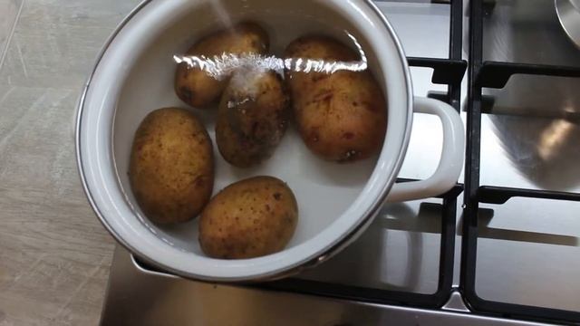 Отварная картошка в мундире за 30 минут / Как сварить картошку в кожуре