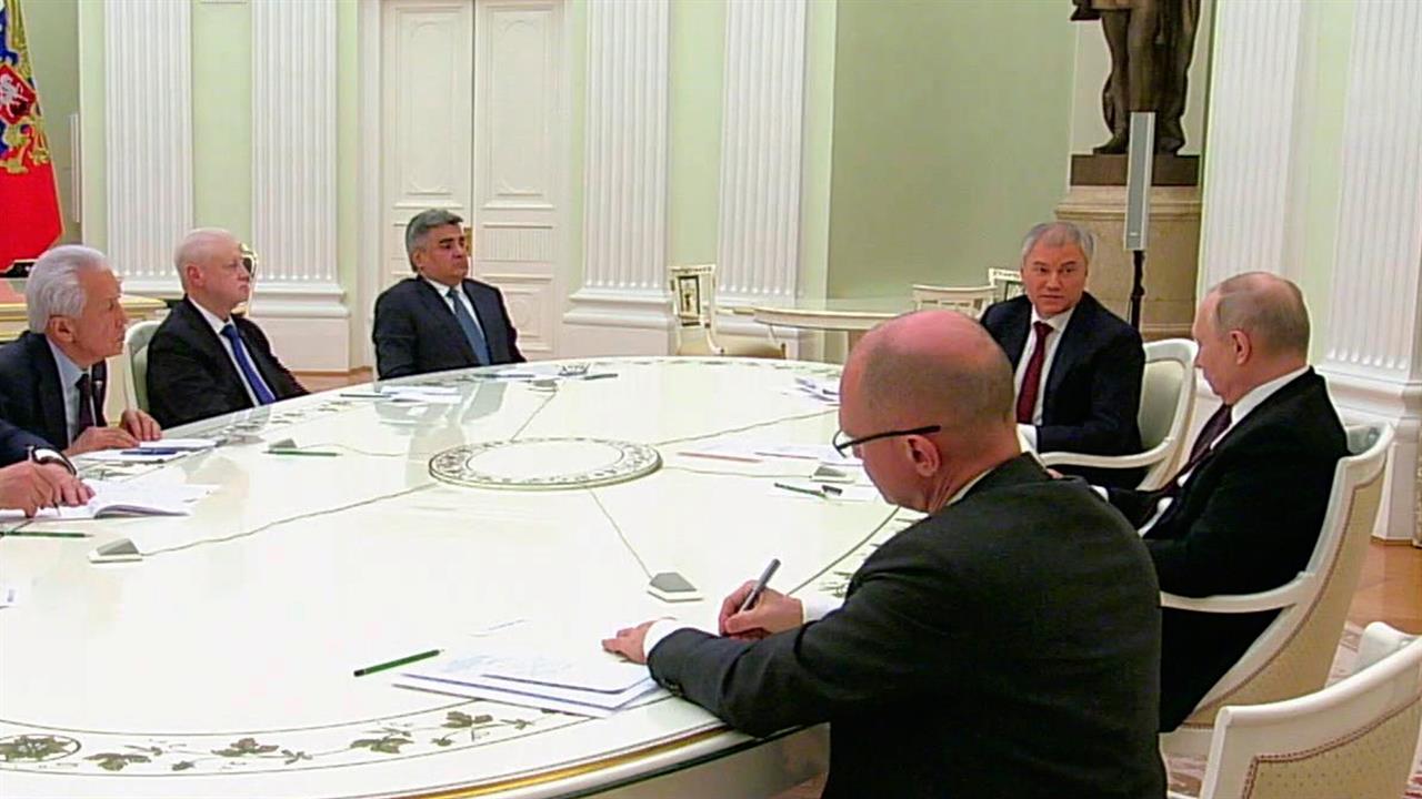 Парламентские итоги года подвели на встрече Владимира Путина на встрече с лидерами думских фракций