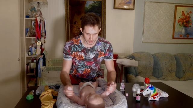 КАК ДЕЛАТЬ МАССАЖ МАЛЫШУ САМОМУ? смотреть онлайн