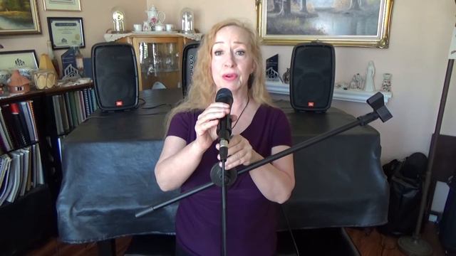 How to Use a Mic for Opera Singers tutorial смотреть онлайн