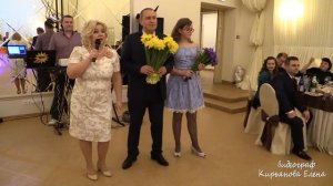 Мама невесты читает рэп.