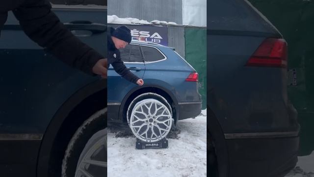 Volkswagen Tiguan на примерке дисков в 20-м диаметре #примеркадисков