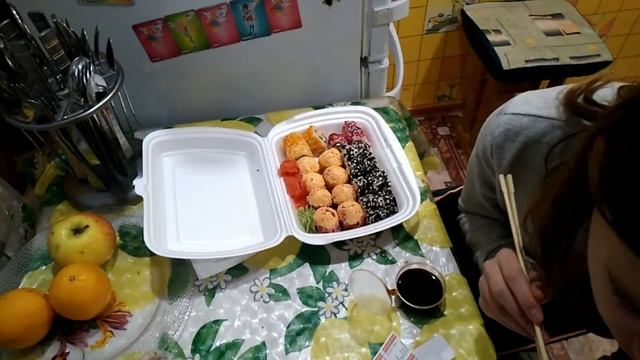 Пробуем суши-роллы. Зимний набор. Рекомендуем. смотреть онлайн