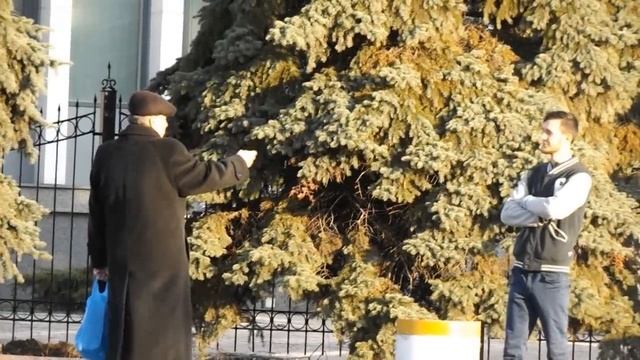 ПРАНК СФОТКАЙ МЕНЯ / ДАЙ ПЯТЬ смотреть онлайн