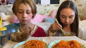 МУКБАНГ?ЧАН РАМЕН ПО-КОРЕЙСКИ/КОЧУДЖАН/КОРЕЙСКАЯ КУХНЯ/?МОРКОВЬ ПО-КОРЕЙСКИ/MUKBANG