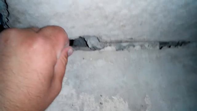 монтаж панельных домов   бетонирование горизонтальных шпонок 1