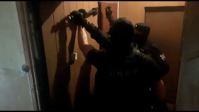 Оперативное видео. Обыск смотреть онлайн