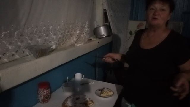 На вечер первый раз присела и решили попить чай с пирогом смотреть онлайн