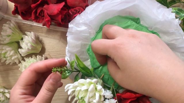 МЫЛОВАРЕНИЕ??❤️.Собираем классический букет из роз и хризантем? смотреть онлайн