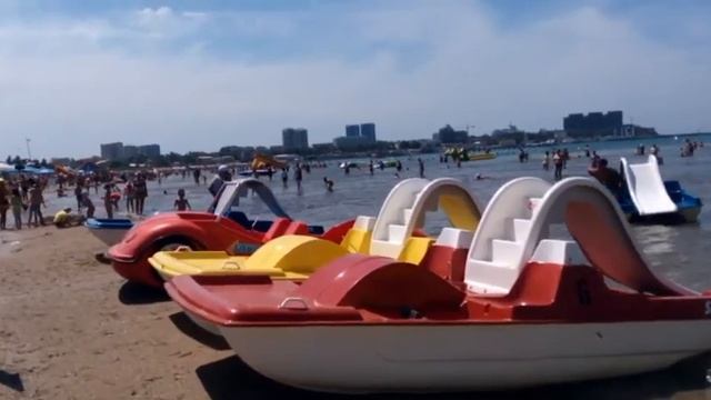 Анапа. Пляж Пионерского проспекта. " Голубая Даль" 04.08.17 г. смотреть онлайн