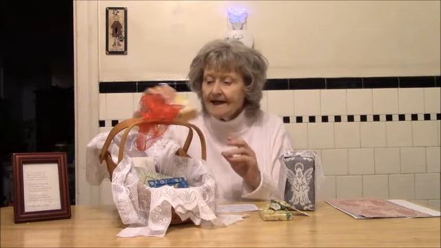 Miss Bev makes an Angel Box Gift DIY смотреть онлайн