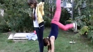 Акробатический трюк для двоих?