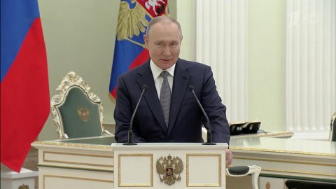 Президент России вручает премии молодым деятелям культуры