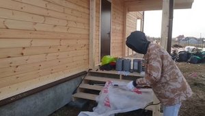 Дом построен. Что дальше? Наносим огнебиозащиту Неомид 001 проф садовым опрыскивателем. Серия 25