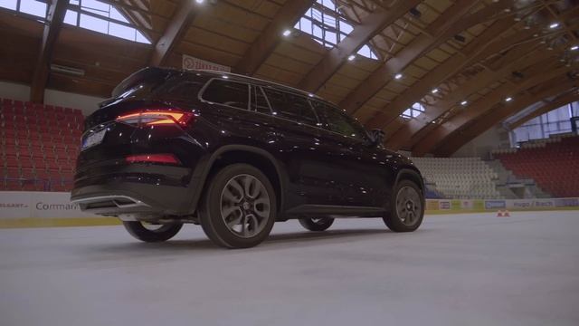 Škoda Enyaq iV 80x vs Škoda Kodiaq TDI 4x4 DSG - ENG SUB - TEST - GARAZ.TV смотреть онлайн