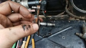 Причина течи декомпрессора трактора Т40/The reason for the decoupling of tractor T40