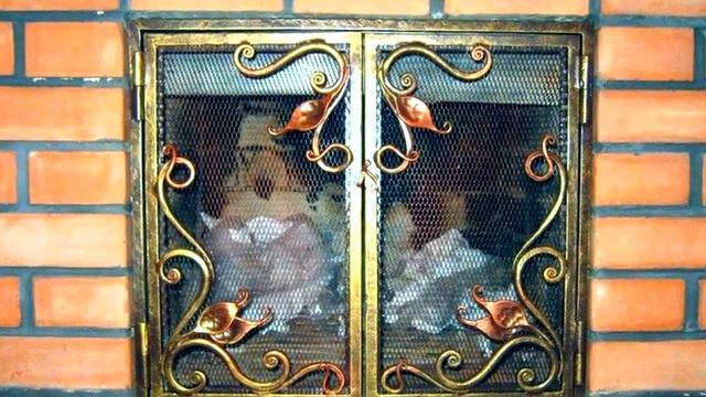 Кованая дверь для камина с сеткой открывающаяся две створки дверца двухстворчатая распашная на петл