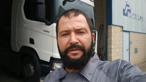 Для максимального пробега передней резины сидельного тягача необходимо: