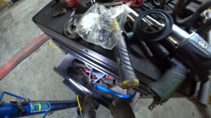 RAV4 / 40 / Замена прокладки под задней пружиной.