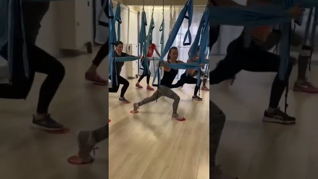 Глайдинг с гамаком входит в общую систему фитнеса с гамаком. Попробовать можно на нашем мастеркласс смотреть онлайн