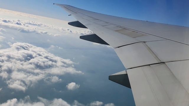 Emirates Boeing 777 | Dubai - Bahrain | Taxi,Takeoff, Approach and Landing смотреть онлайн