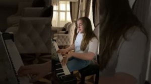 Микелла Абрамова поет хит Адель