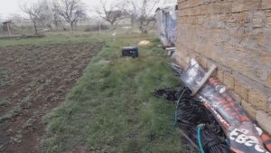 Скважина на дачном участке. без электричества и воды