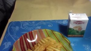 Чипсы Lays Max:"куриные крылышки барбекю" и сок Никитина Усадьба "яблоко"