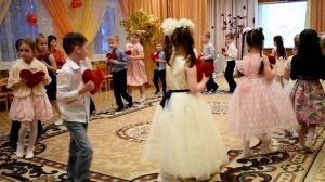 Танец с сердечками ко Дню матери. 11 подготовительная группа. ДОУ №56