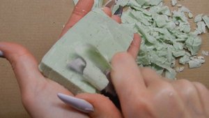 Резка твёрдого замороженного мыла I  Cutting solid frozen soap.