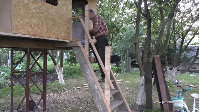 94.Отпуск. Строим детский домик. Перила.Красим стены, пол. Своими руками. смотреть онлайн